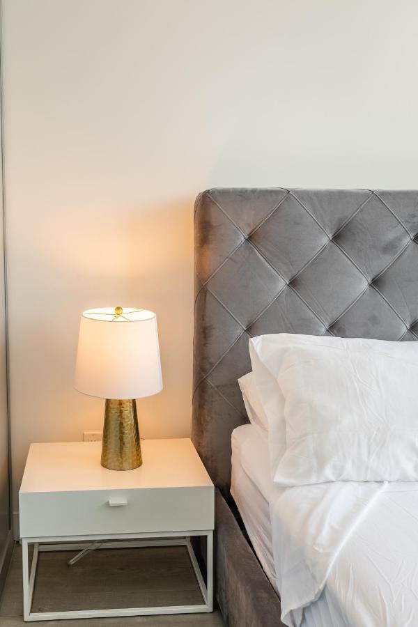 טורונטו Luxury 2 Bedroom In The Heart Of Entertainment District W/ Cn Tower View מראה חיצוני תמונה