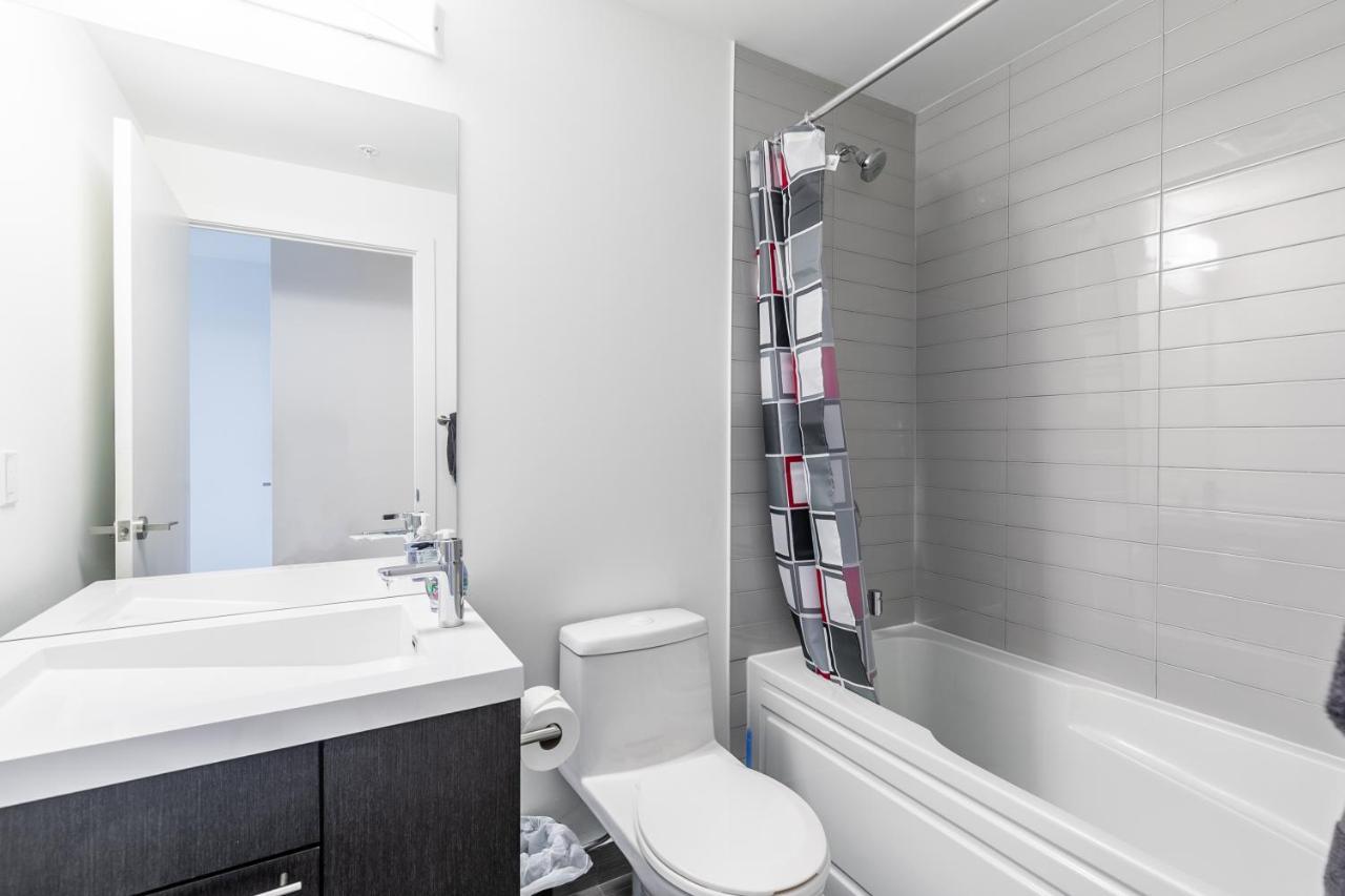 טורונטו Luxury 2 Bedroom In The Heart Of Entertainment District W/ Cn Tower View מראה חיצוני תמונה