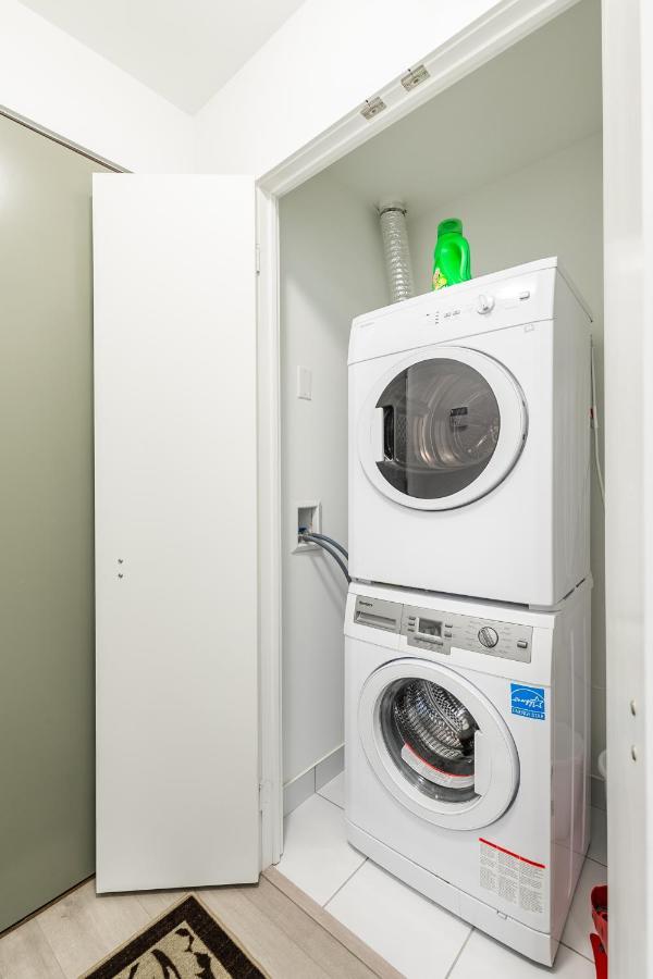טורונטו Luxury 2 Bedroom In The Heart Of Entertainment District W/ Cn Tower View מראה חיצוני תמונה