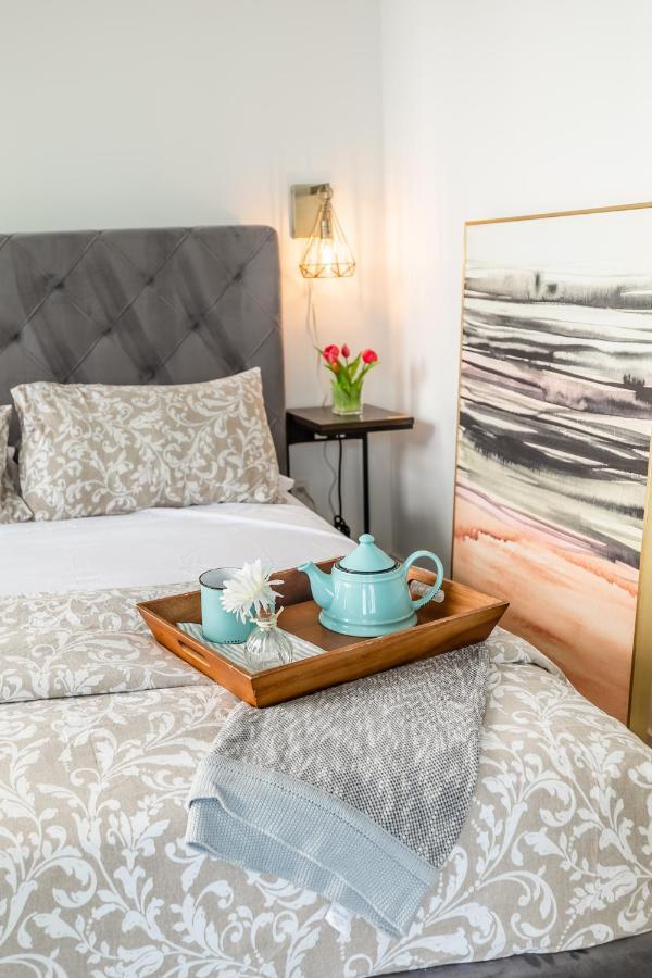 טורונטו Luxury 2 Bedroom In The Heart Of Entertainment District W/ Cn Tower View מראה חיצוני תמונה