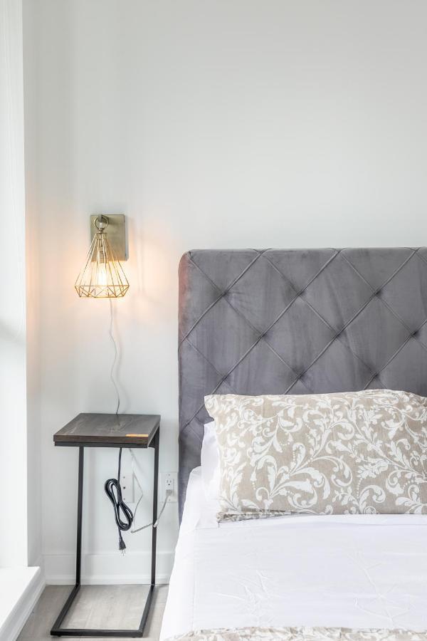 טורונטו Luxury 2 Bedroom In The Heart Of Entertainment District W/ Cn Tower View מראה חיצוני תמונה