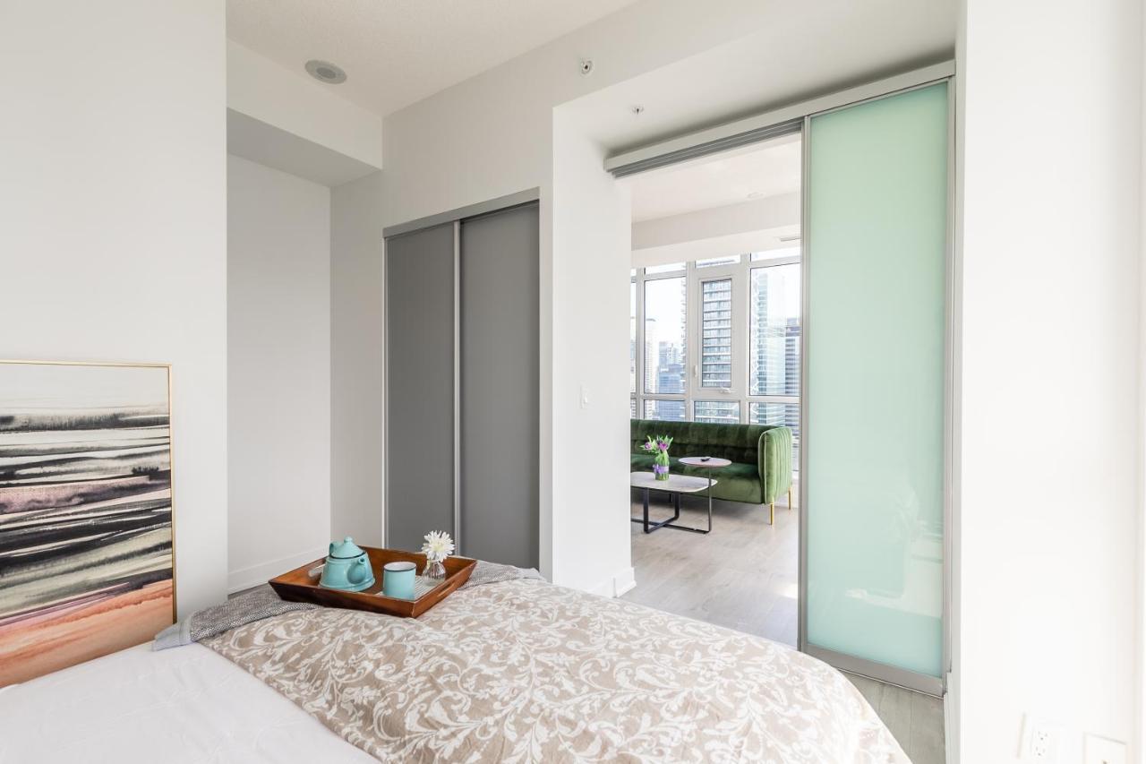 טורונטו Luxury 2 Bedroom In The Heart Of Entertainment District W/ Cn Tower View מראה חיצוני תמונה