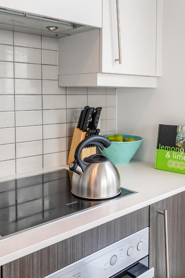 טורונטו Luxury 2 Bedroom In The Heart Of Entertainment District W/ Cn Tower View מראה חיצוני תמונה