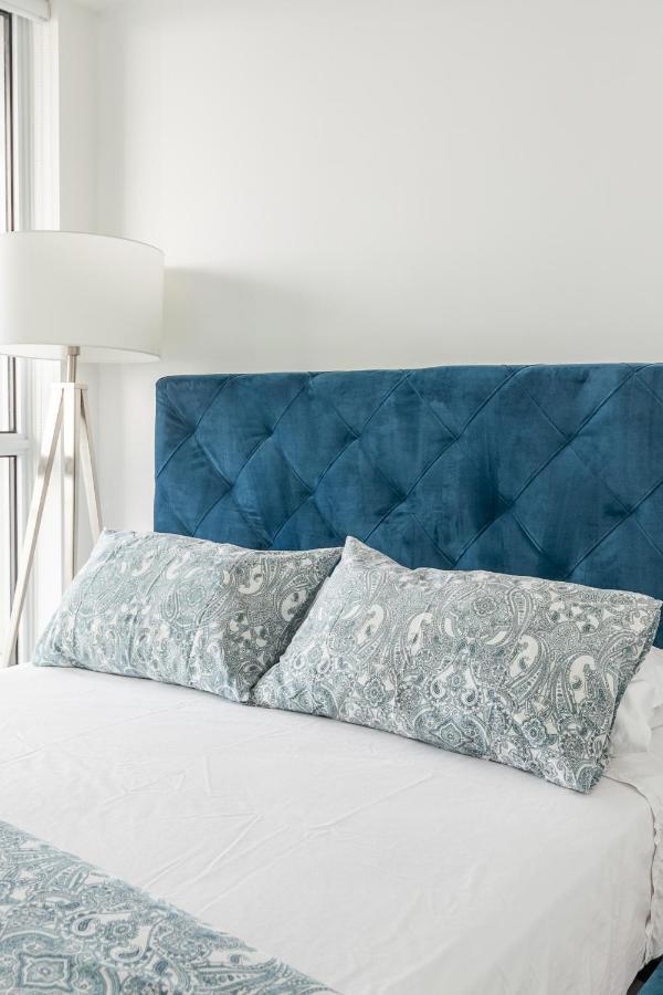 טורונטו Luxury 2 Bedroom In The Heart Of Entertainment District W/ Cn Tower View מראה חיצוני תמונה