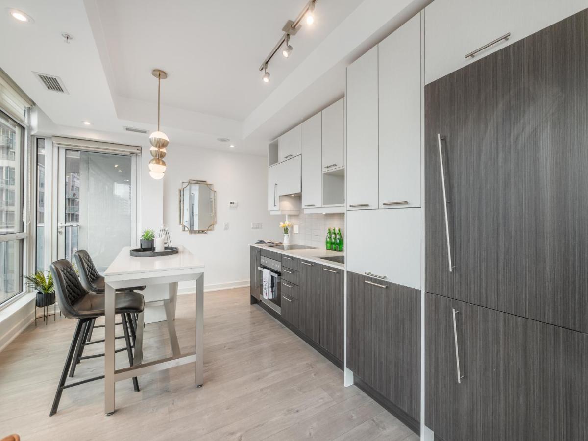 טורונטו Luxury 2 Bedroom In The Heart Of Entertainment District W/ Cn Tower View מראה חיצוני תמונה