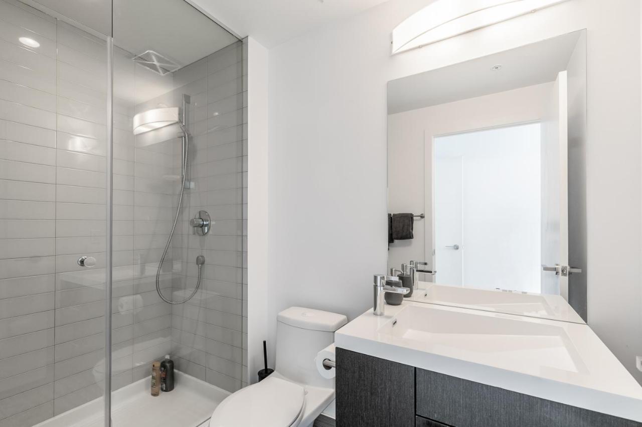 טורונטו Luxury 2 Bedroom In The Heart Of Entertainment District W/ Cn Tower View מראה חיצוני תמונה